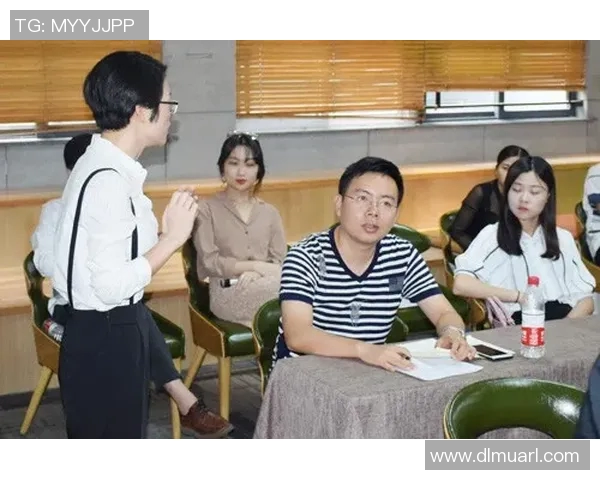 如何绘制足球人物的生动形象与动态表现技巧解析